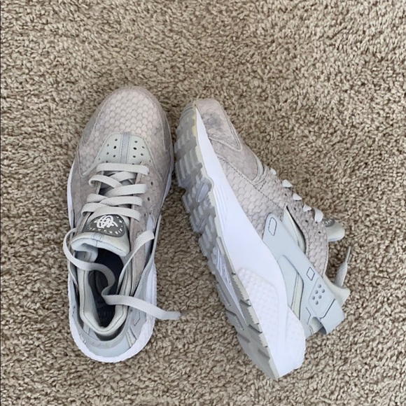 Nike Shoes - Never worn 7.5 Nike Air tennis shoes